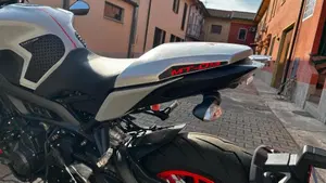 Yamaha MT-09 (2017 - 20)  (2)