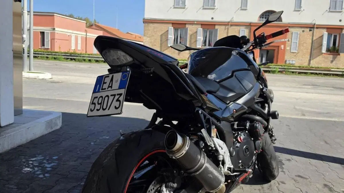 Suzuki GSR 750 (2010 - 15)  (7)