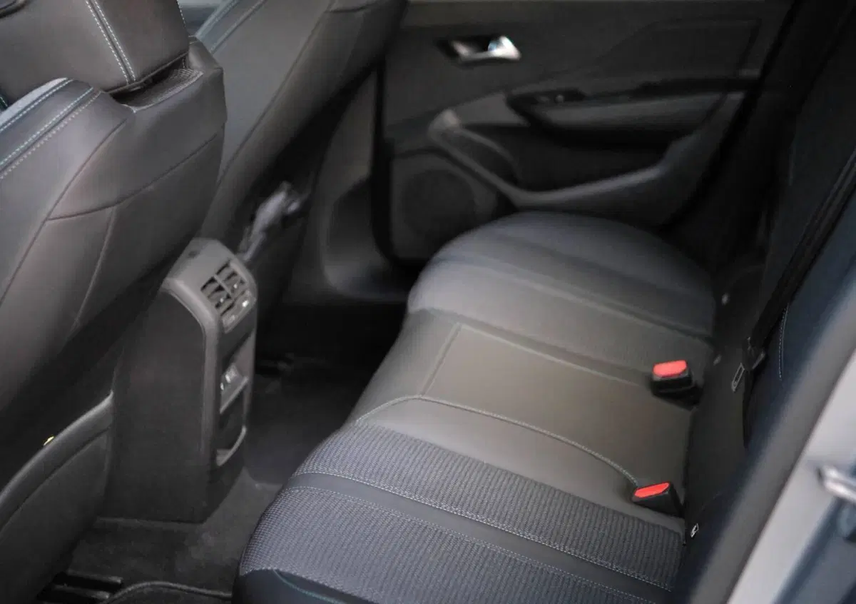 Peugeot 308 BlueHDi 130 S&S EAT8 Allure Pack (8)