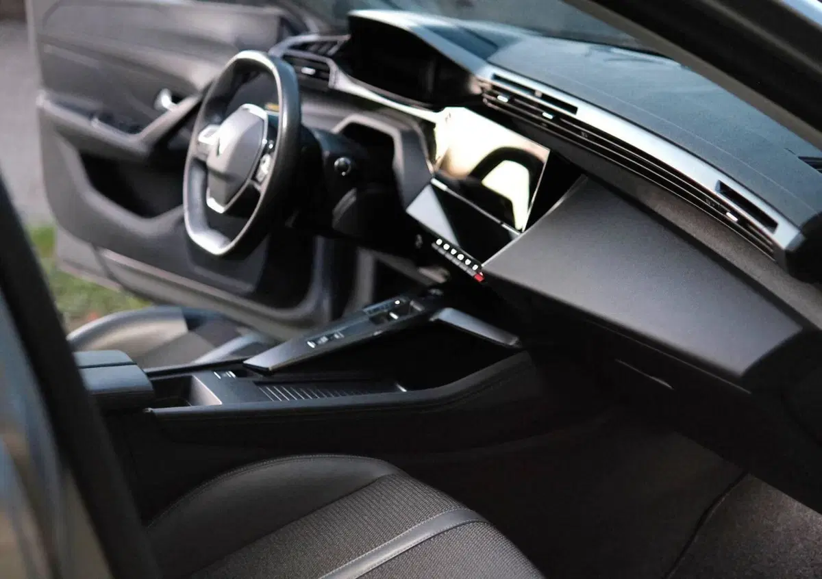 Peugeot 308 BlueHDi 130 S&S EAT8 Allure Pack (9)