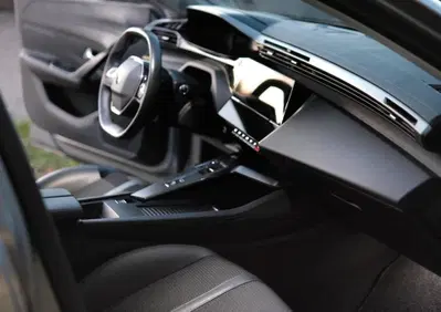 Peugeot 308 BlueHDi 130 S&S EAT8 Allure Pack (9)