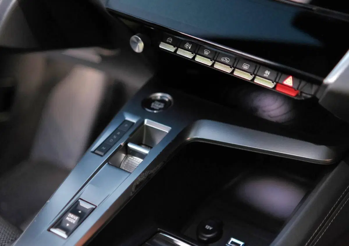 Peugeot 308 BlueHDi 130 S&S EAT8 Allure Pack (10)