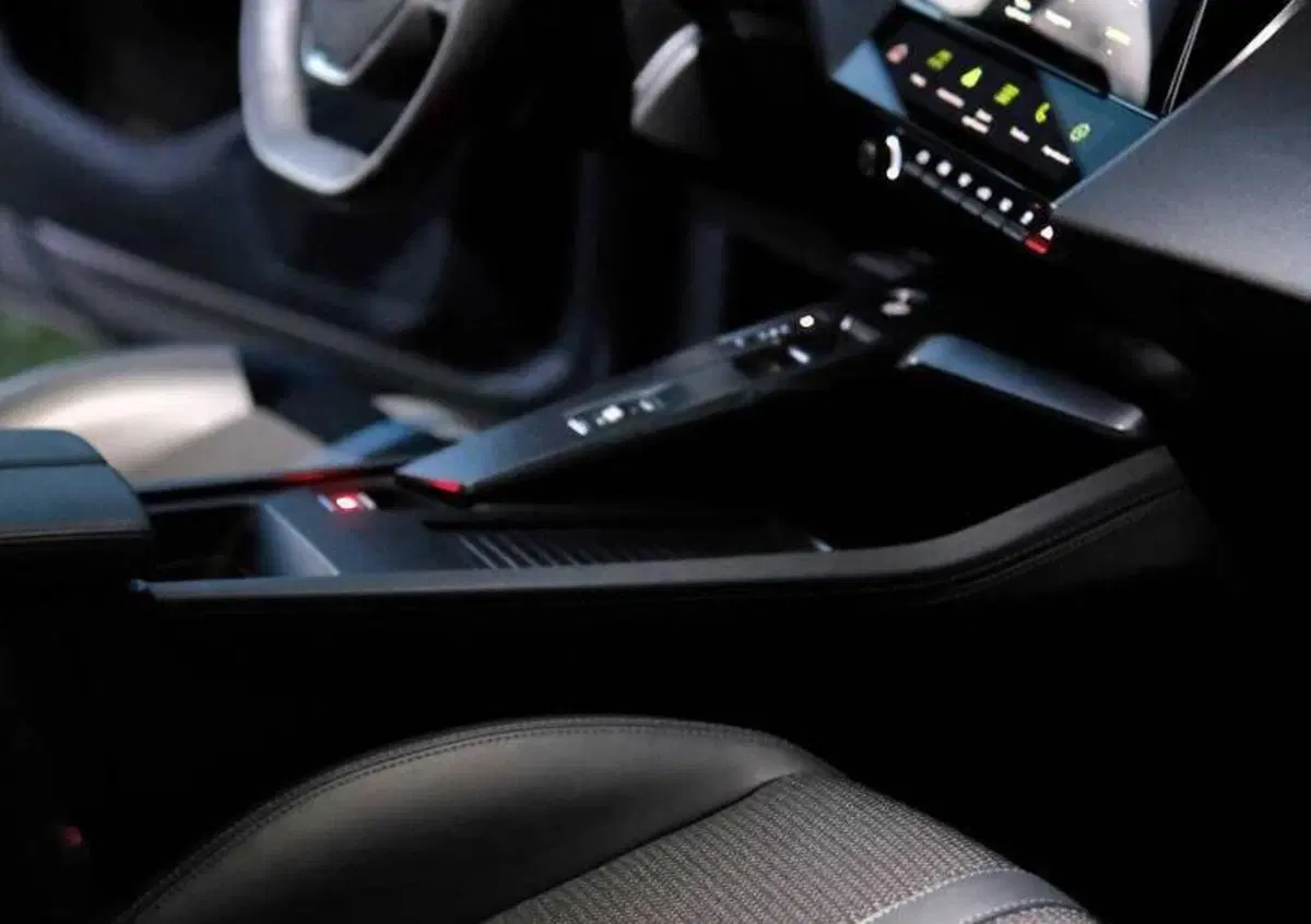Peugeot 308 BlueHDi 130 S&S EAT8 Allure Pack (19)