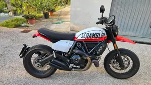 Ducati Scrambler 800 Urban Motard (2022) 