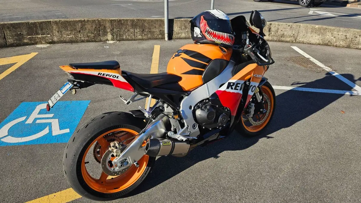 Honda CBR 1000 RR Fireblade (2008 - 11)  (2)