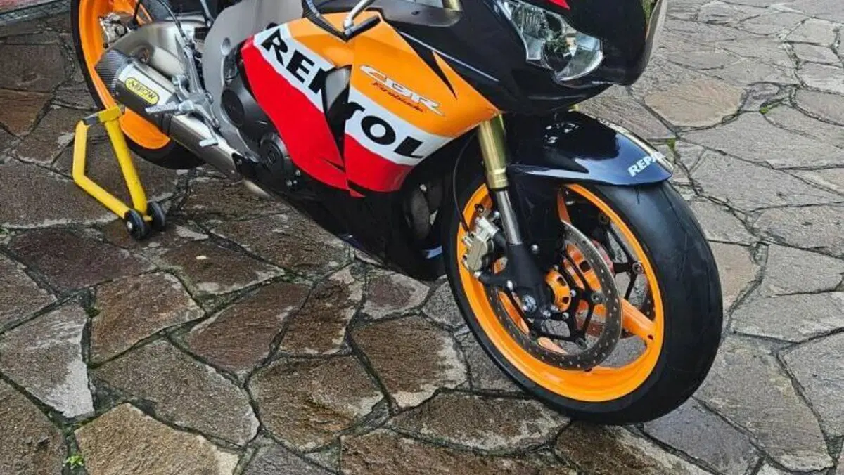 Honda CBR 1000 RR Fireblade (2008 - 11)  (3)
