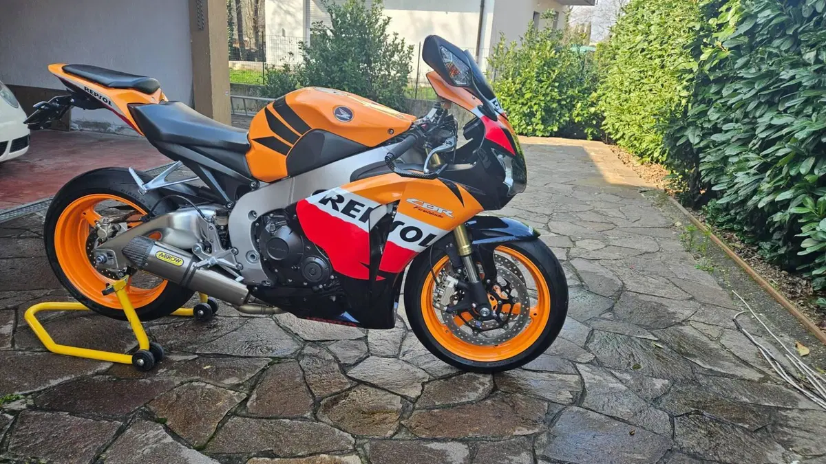 Honda CBR 1000 RR Fireblade (2008 - 11)  (4)