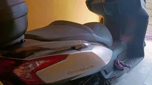 Kymco Downtown 300i (2009 - 17)  (3)