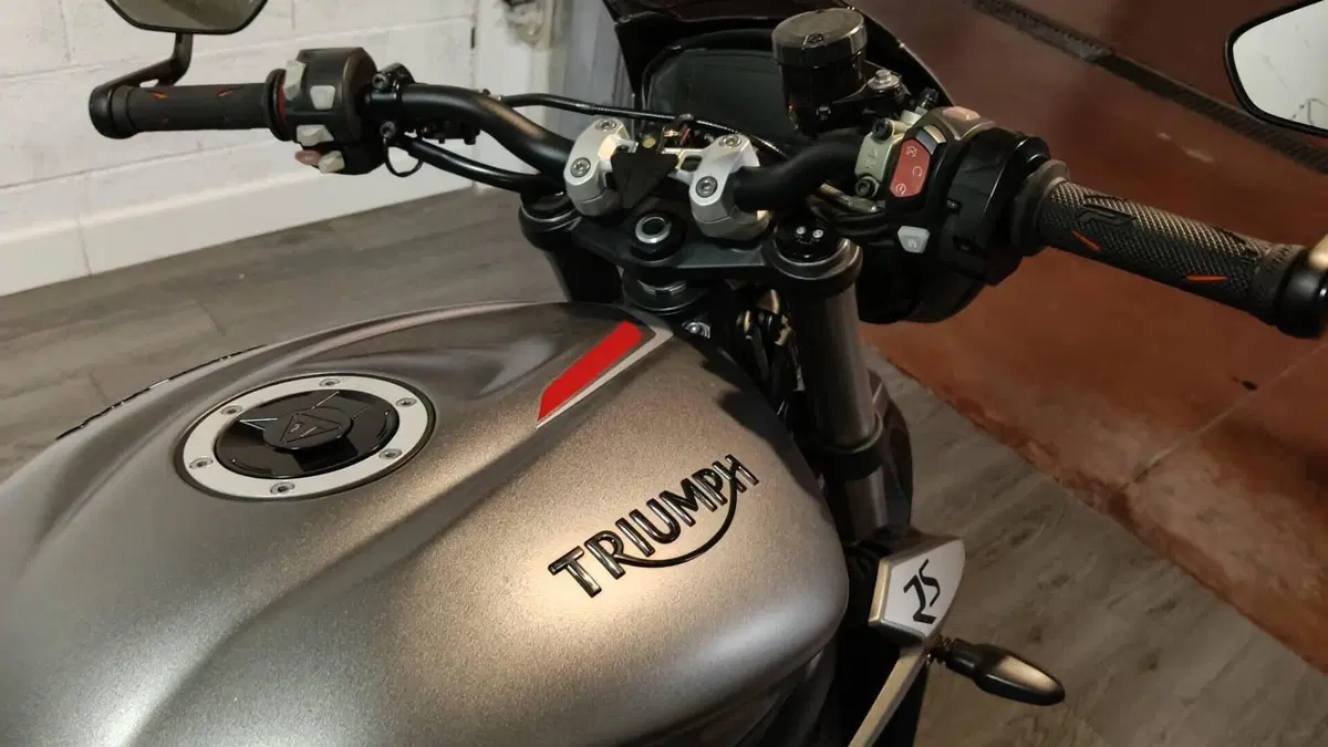 Triumph Street Triple RS (2017 - 19)  (9)