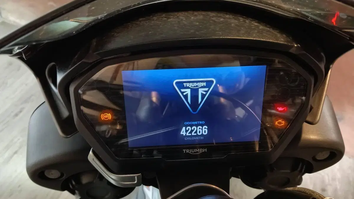 Triumph Street Triple RS (2017 - 19)  (10)