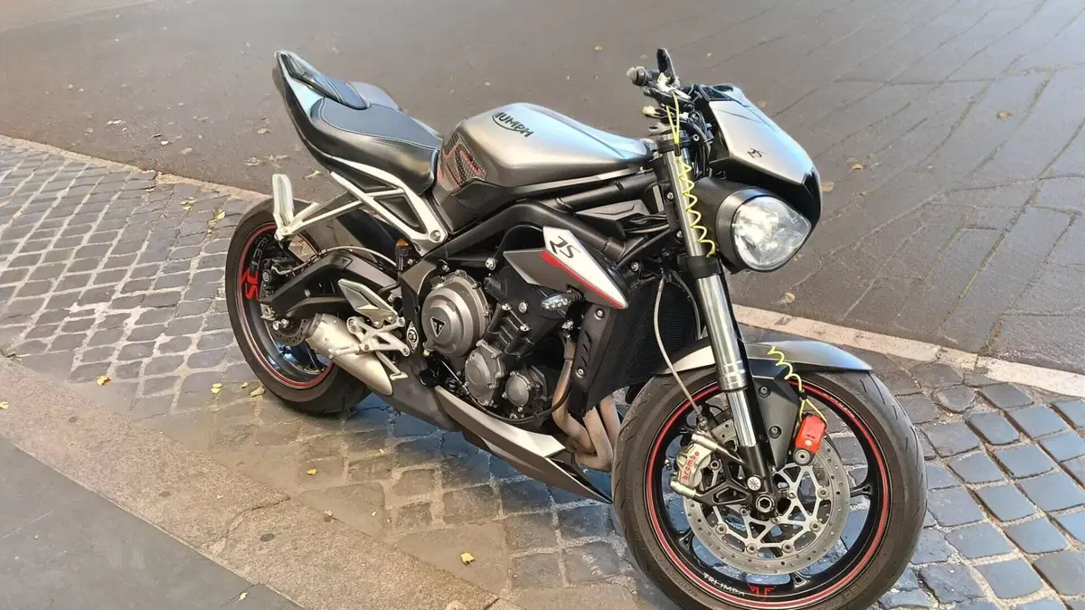 Triumph Street Triple RS (2017 - 19)  (4)
