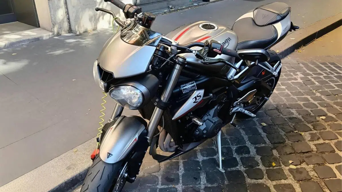 Triumph Street Triple RS (2017 - 19)  (5)