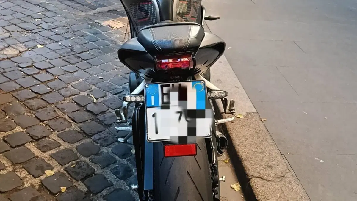 Triumph Street Triple RS (2017 - 19)  (2)