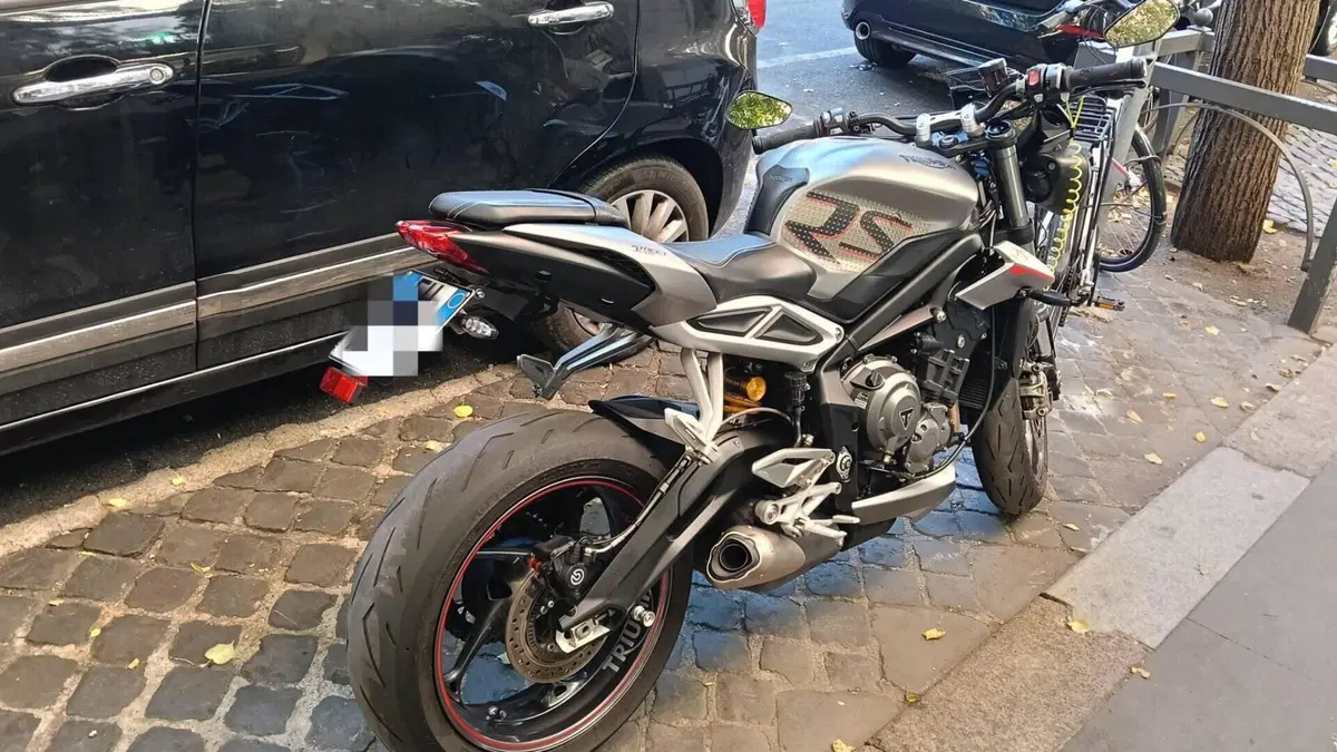 Triumph Street Triple RS (2017 - 19)  (3)