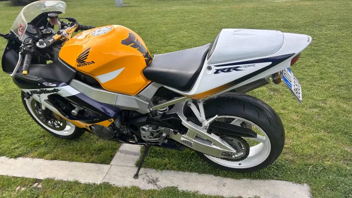 Honda CBR 900 RR Fireblade (2000 - 01)  (2)
