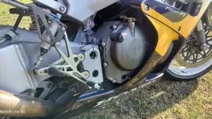Honda CBR 900 RR Fireblade (2000 - 01)  (4)