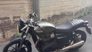Triumph Street Twin 900 (2017 - 18)  (2)