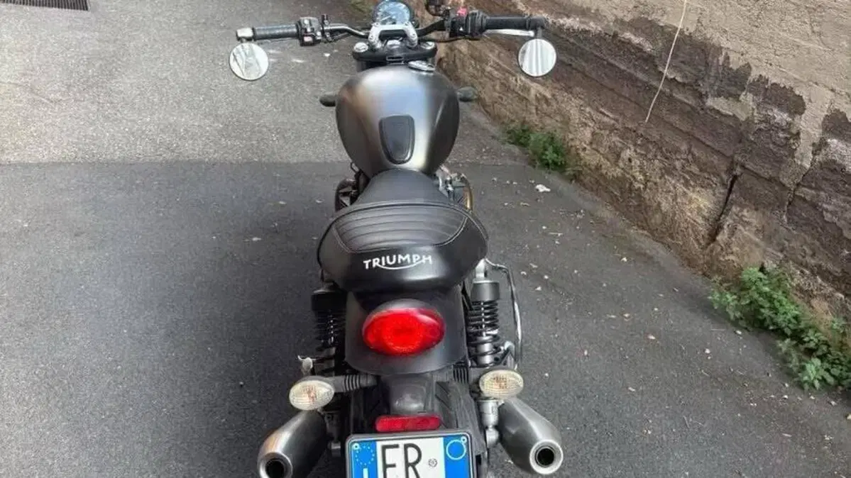 Triumph Street Twin 900 (2017 - 18)  (4)