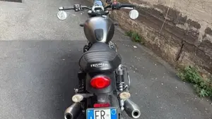 Triumph Street Twin 900 (2017 - 18)  (4)