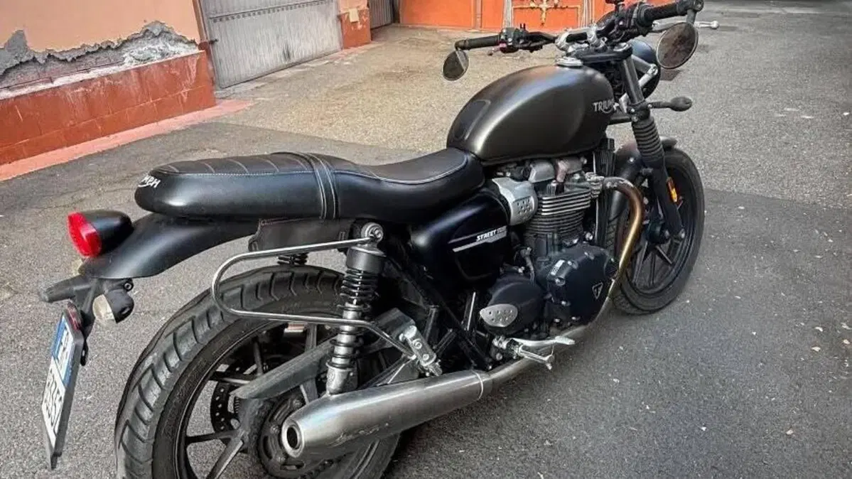 Triumph Street Twin 900 (2017 - 18)  (5)