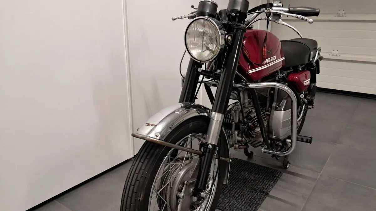 Moto Guzzi   (2)