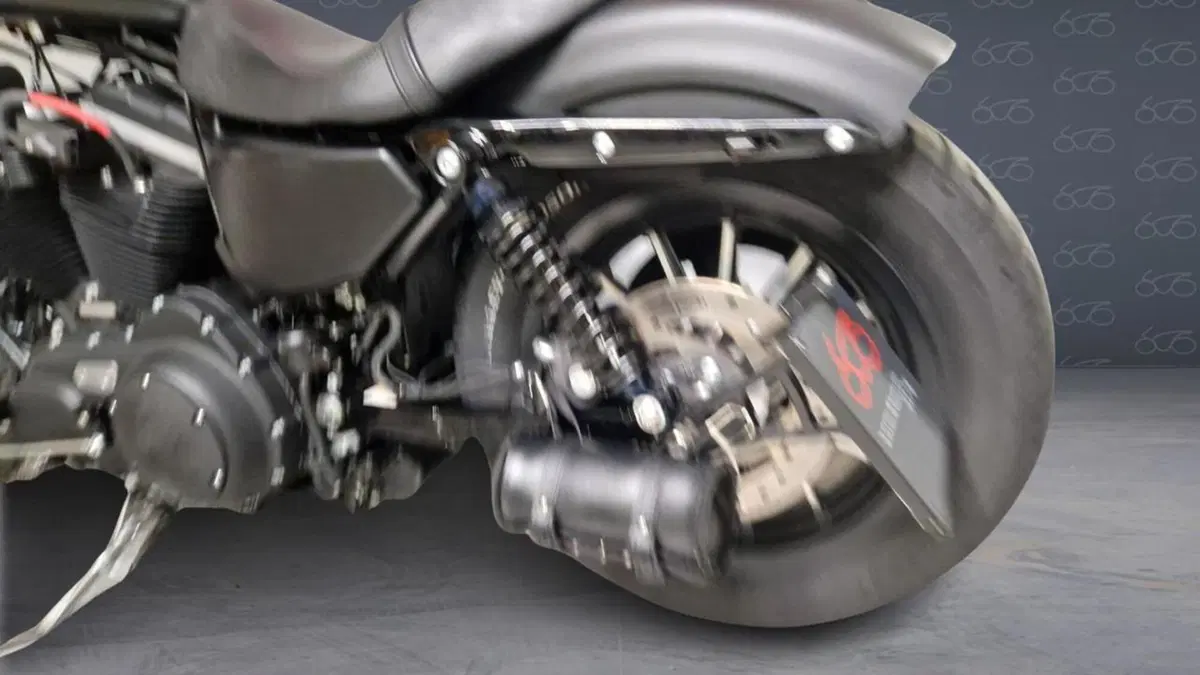 Harley-Davidson 883 Iron (2012 - 14) - XL 883N  (8)