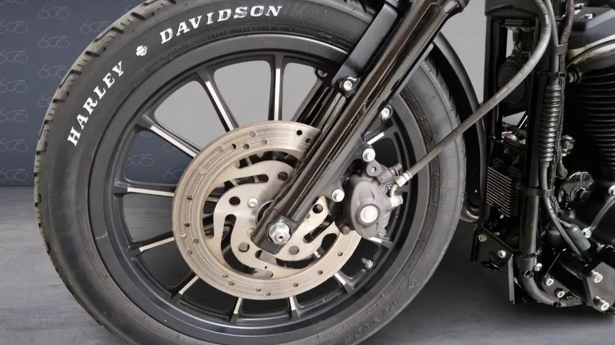 Harley-Davidson 883 Iron (2012 - 14) - XL 883N  (7)