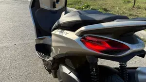 Piaggio Beverly 300 ABS-ASR (2021 - 25)  (3)