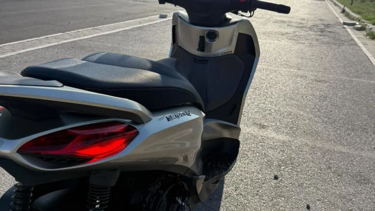 Piaggio Beverly 300 ABS-ASR (2021 - 25)  (4)
