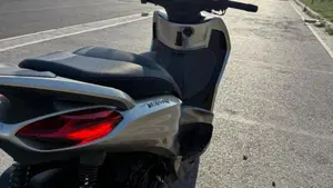 Piaggio Beverly 300 ABS-ASR (2021 - 25)  (4)