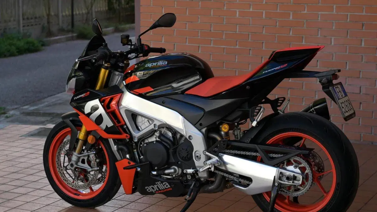 Aprilia Tuono V4 Factory (2021 - 24) 