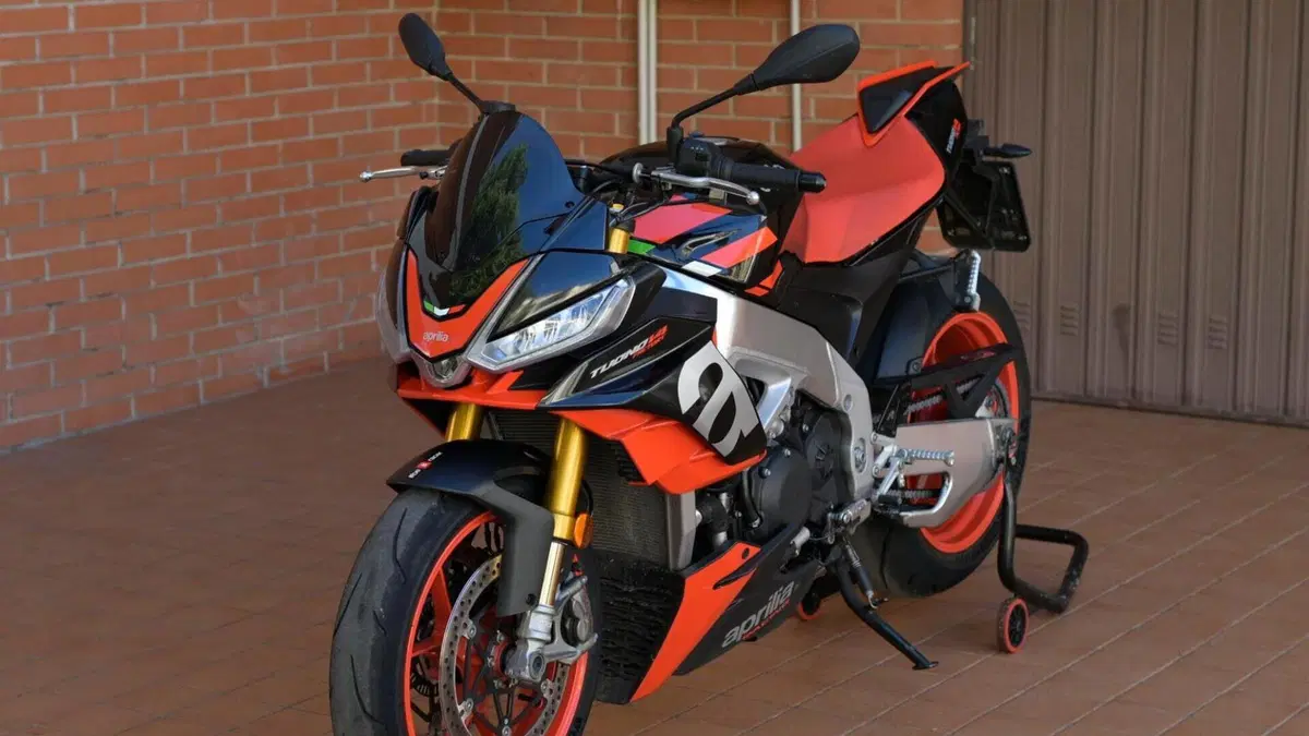 Aprilia Tuono V4 Factory (2021 - 24)  (3)
