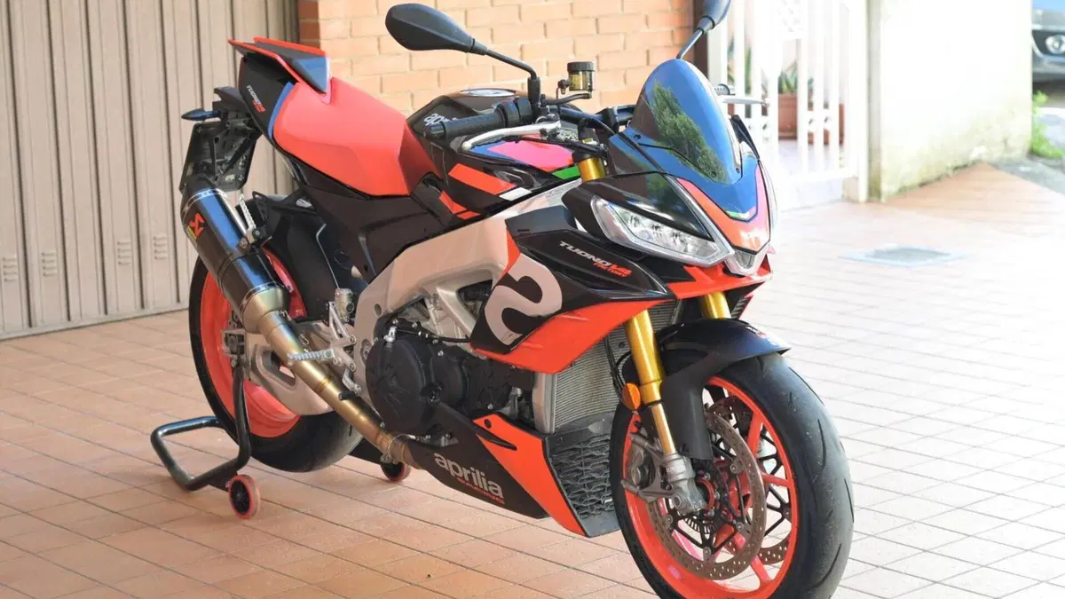 Aprilia Tuono V4 Factory (2021 - 24)  (4)