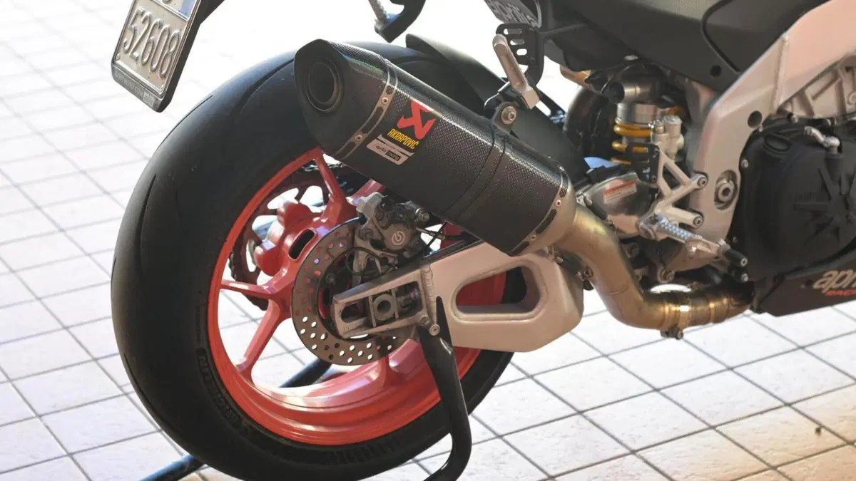 Aprilia Tuono V4 Factory (2021 - 24)  (5)