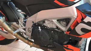 Aprilia Tuono V4 Factory (2021 - 24)  (13)