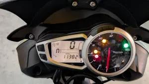 Triumph Street Triple R ABS (2013 - 17)  (2)