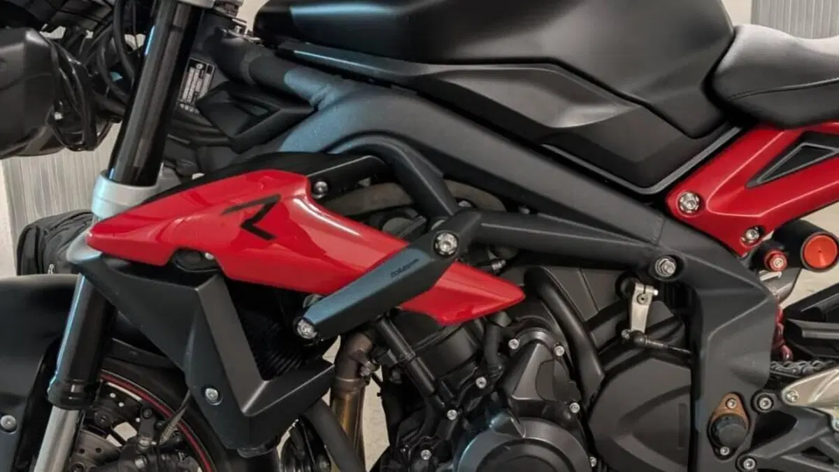 Triumph Street Triple R ABS (2013 - 17)  (8)