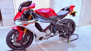 Yamaha YZF R1 (2015 - 16)  (2)