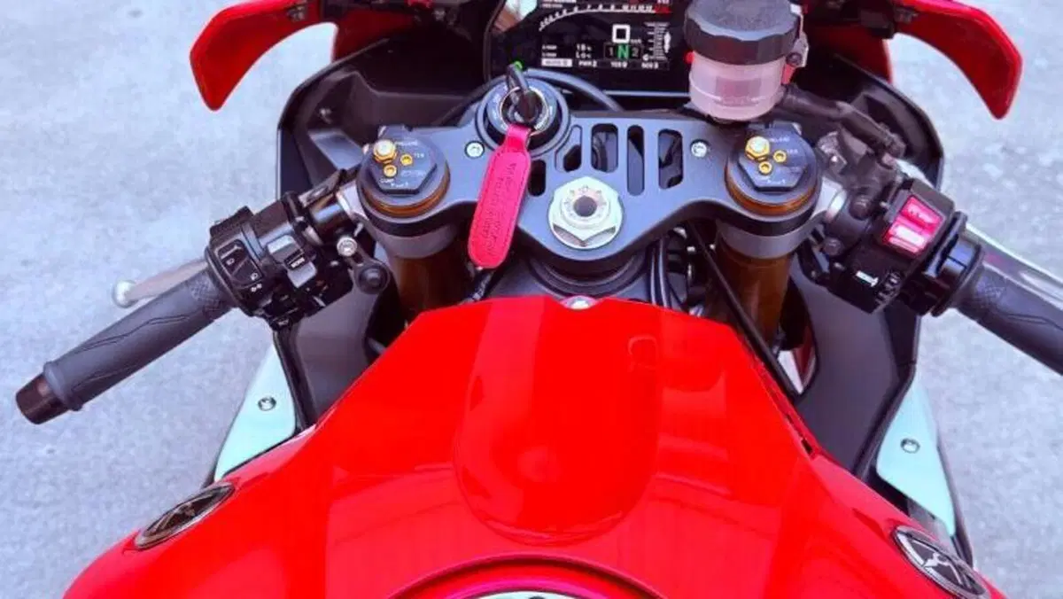 Yamaha YZF R1 (2015 - 16)  (5)