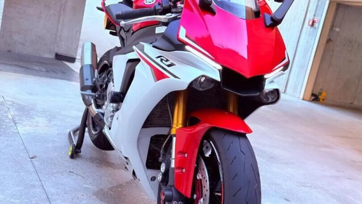 Yamaha YZF R1 (2015 - 16)  (6)
