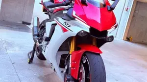 Yamaha YZF R1 (2015 - 16)  (6)