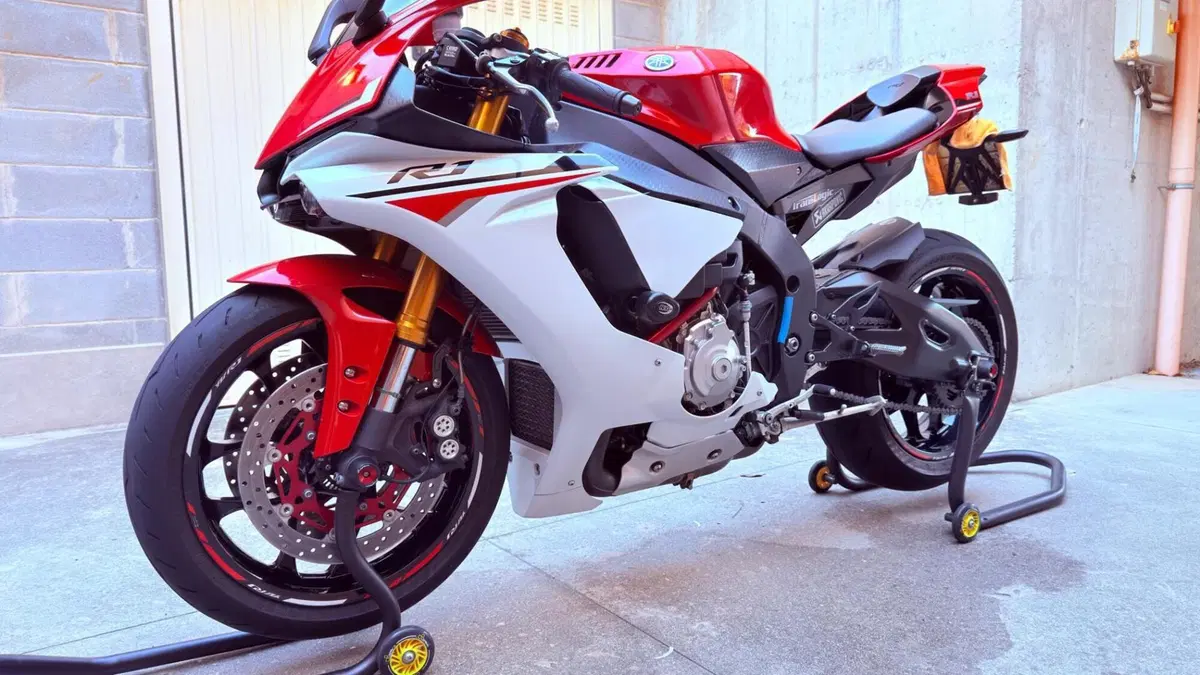 Yamaha YZF R1 (2015 - 16)  (10)