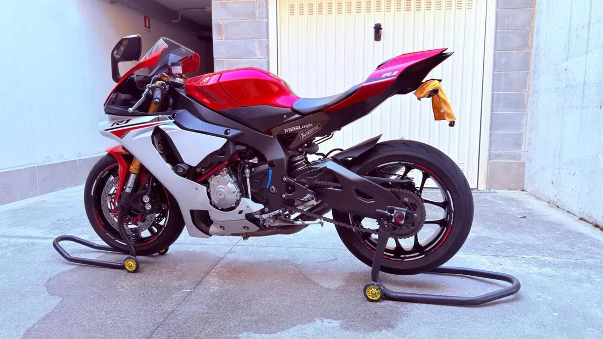 Yamaha YZF R1 (2015 - 16)  (11)