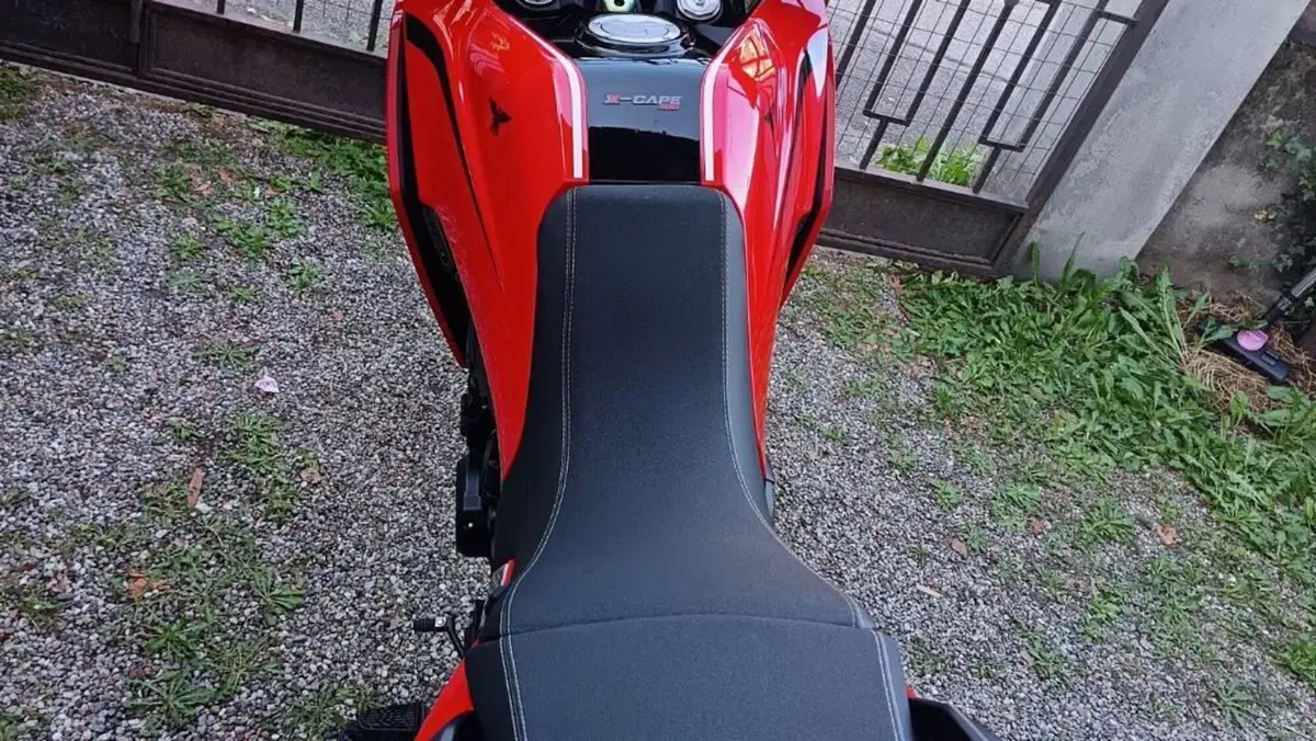 Moto Morini X-Cape 700 Gold Edition (2025 - 26)  (4)