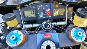 Aprilia RSV 1000 R (2000 -  01)  (7)