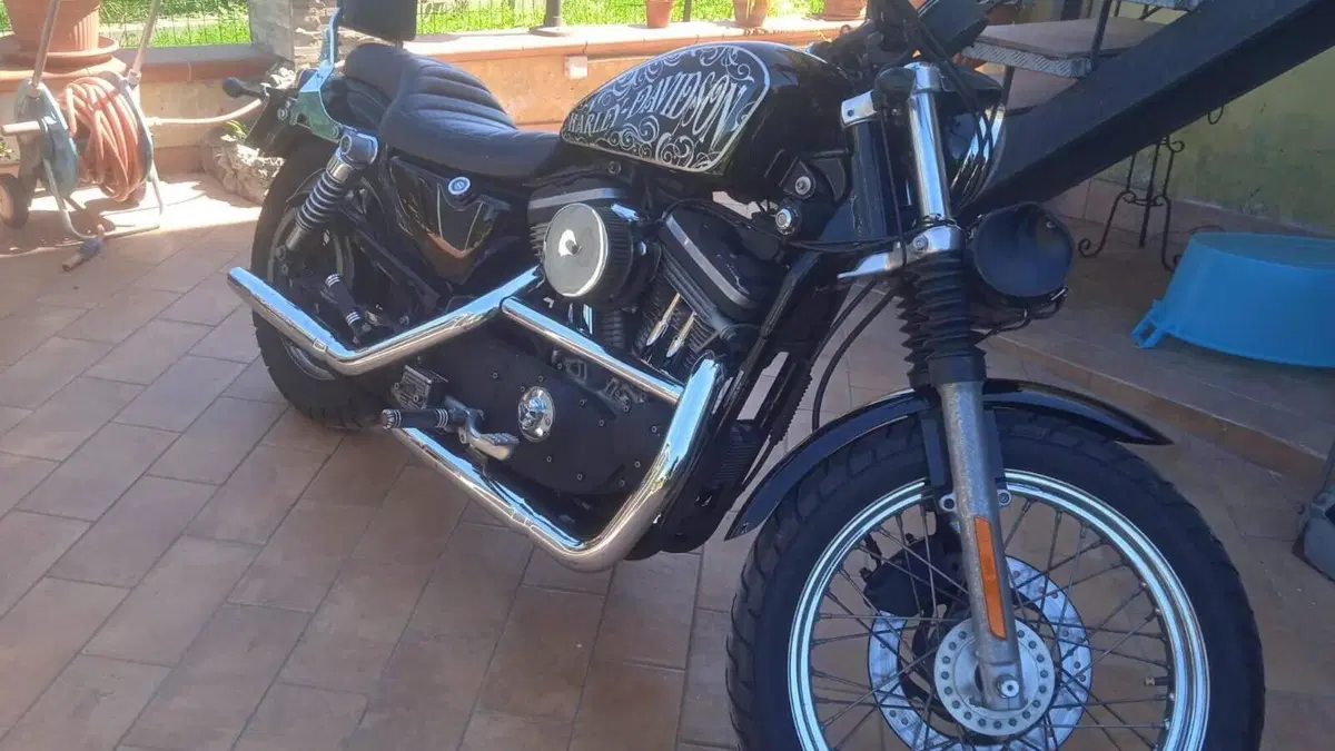Harley-Davidson 883 Hugger (2001 - 02) - XLH  (2)