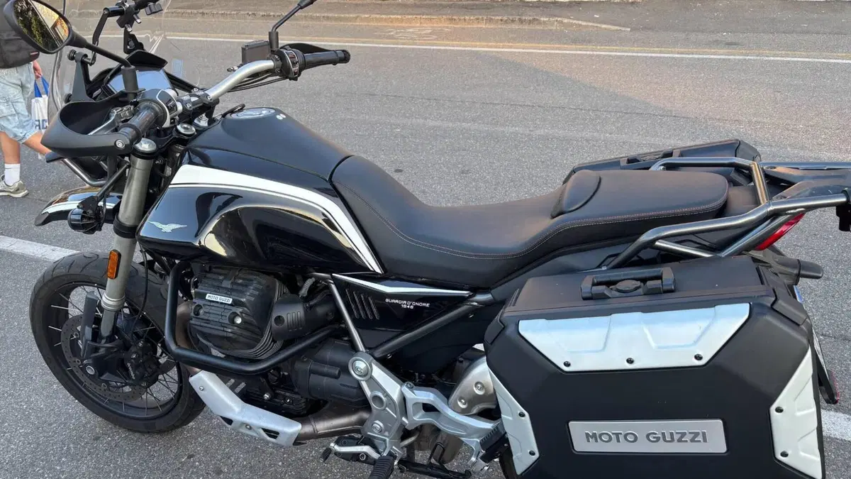 Moto Guzzi V85 TT Guardia d'Onore (2022 - 23)  (2)