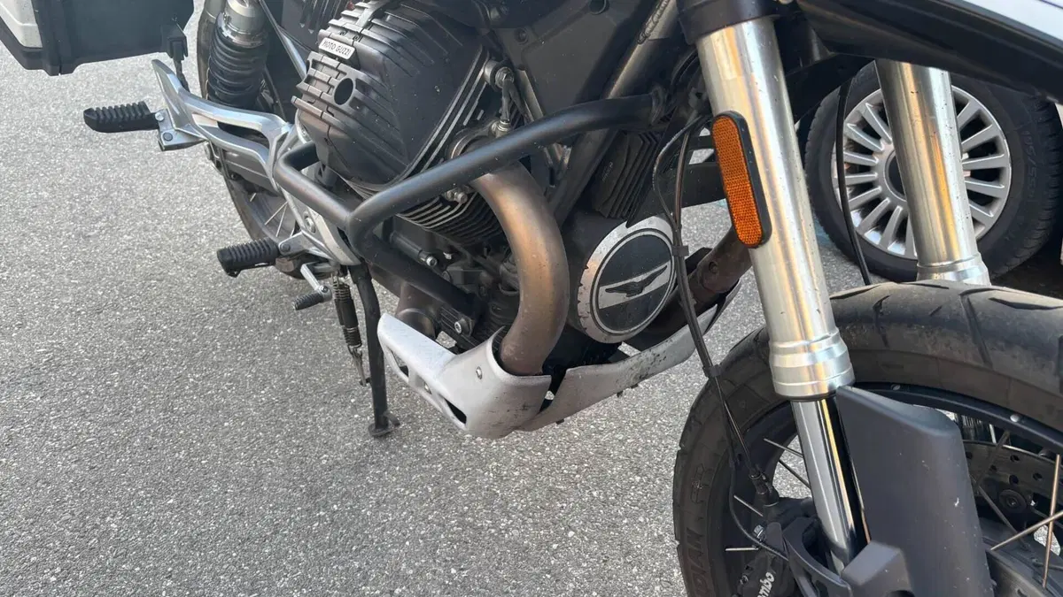 Moto Guzzi V85 TT Guardia d'Onore (2022 - 23)  (5)