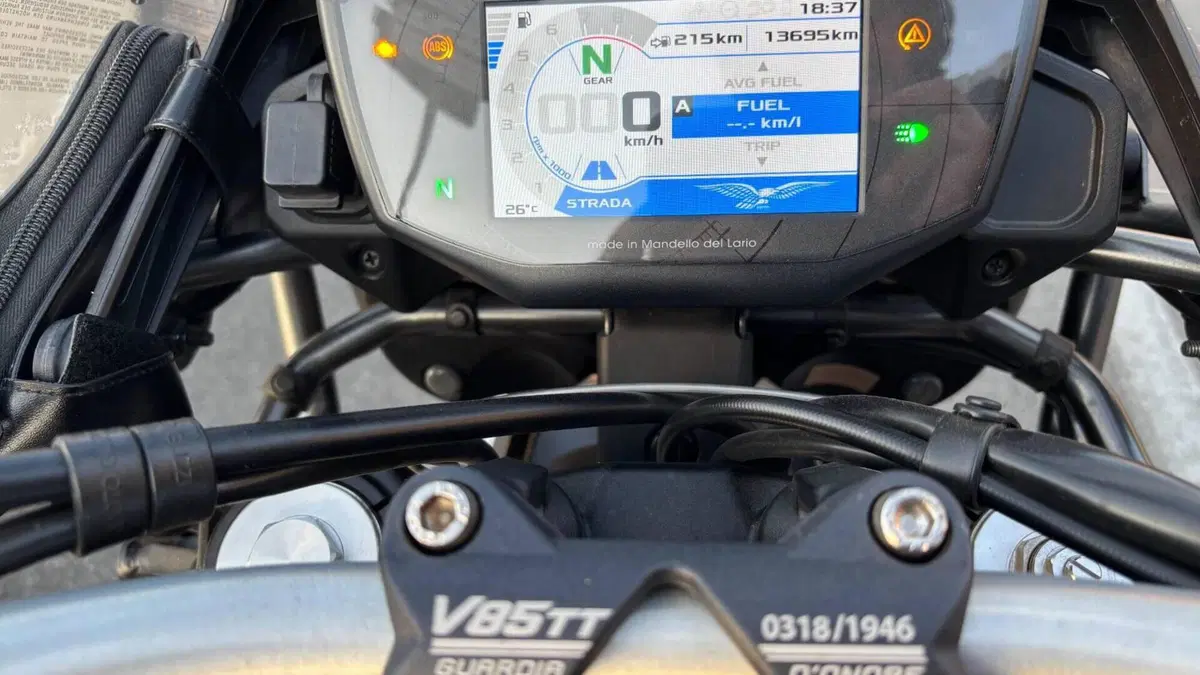 Moto Guzzi V85 TT Guardia d'Onore (2022 - 23)  (7)