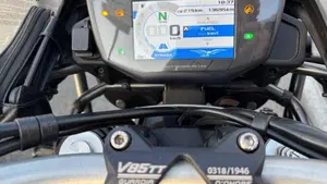 Moto Guzzi V85 TT Guardia d'Onore (2022 - 23)  (7)